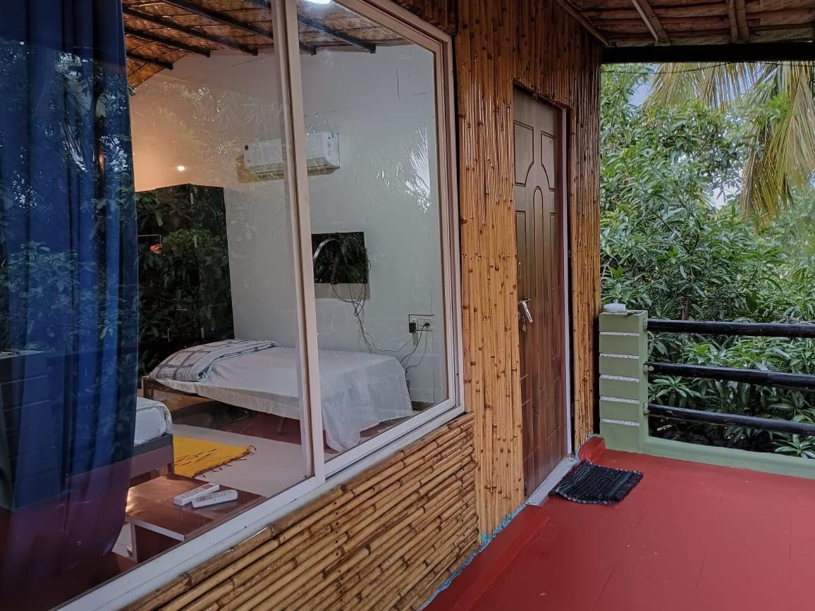 Lotus Riya Home Stay Hampi Buitenkant foto