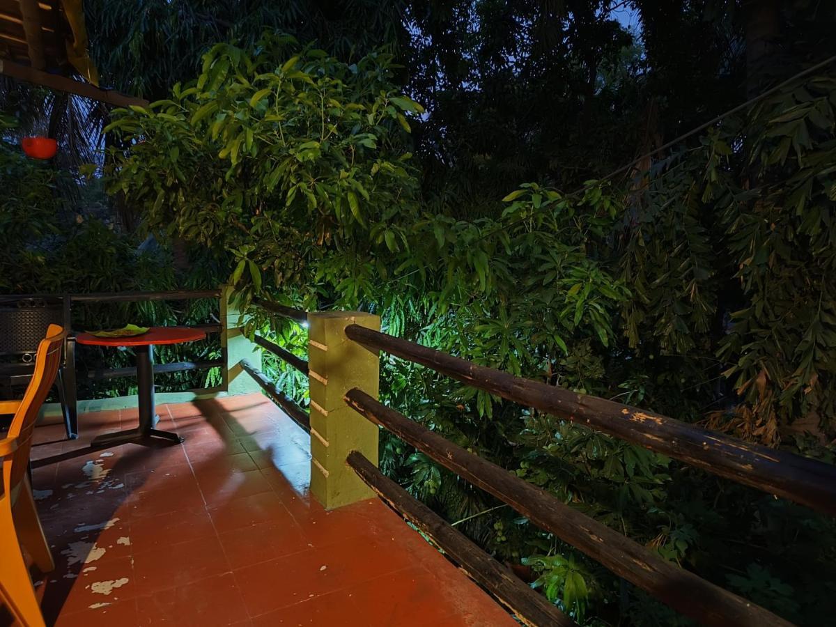 Lotus Riya Home Stay Hampi Buitenkant foto