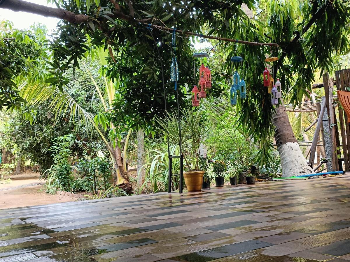 Lotus Riya Home Stay Hampi Buitenkant foto